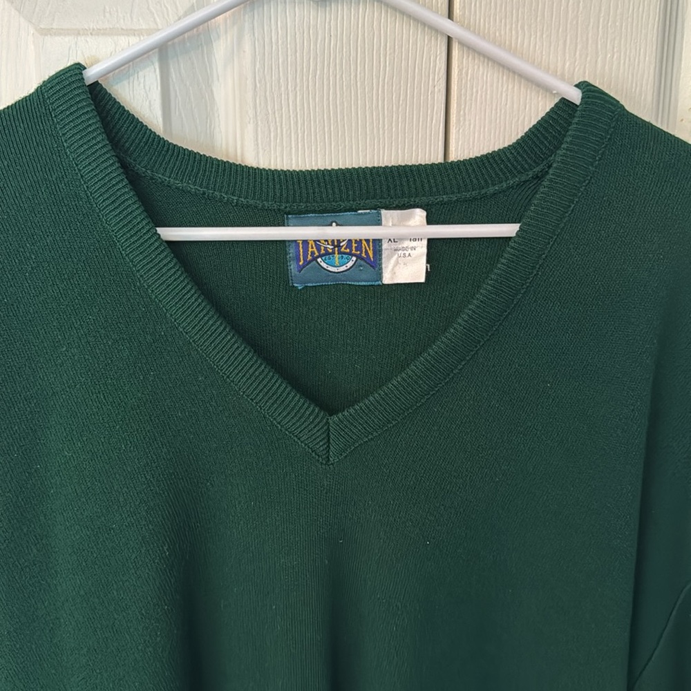 Men’s V-Neck lightweight Sweater - Picture 2 of 5